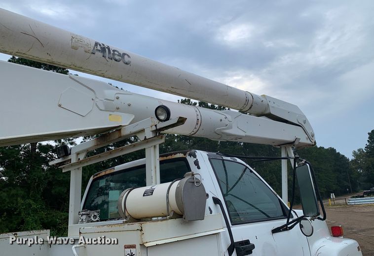 image for item DM1786 2002 Chevrolet C7500 bucket truck