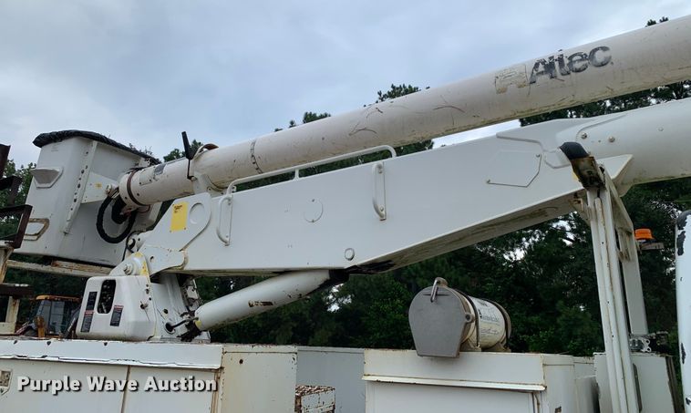 image for item DM1786 2002 Chevrolet C7500 bucket truck