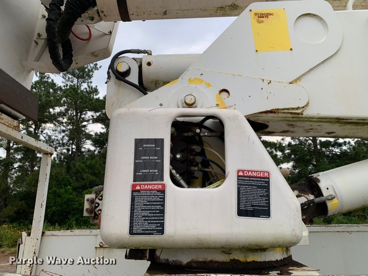 image for item DM1786 2002 Chevrolet C7500 bucket truck