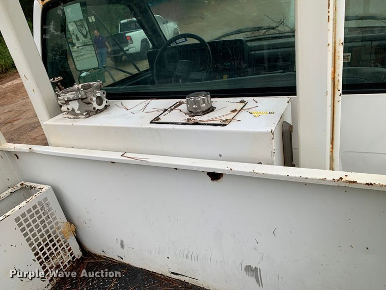 image for item DM1786 2002 Chevrolet C7500 bucket truck