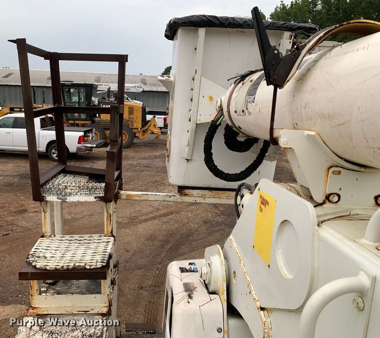 image for item DM1786 2002 Chevrolet C7500 bucket truck