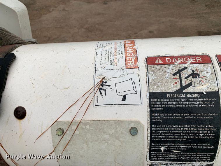 image for item DM1786 2002 Chevrolet C7500 bucket truck