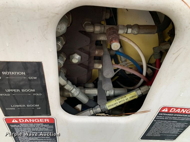 image for item DM1786 2002 Chevrolet C7500 bucket truck