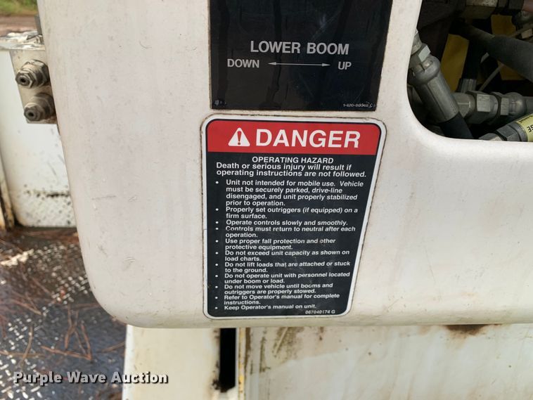 image for item DM1786 2002 Chevrolet C7500 bucket truck