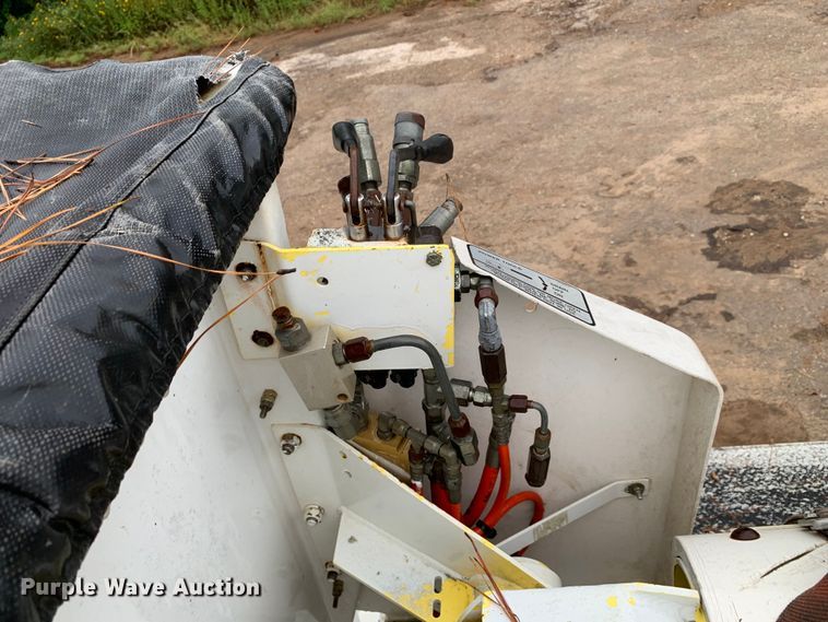 image for item DM1786 2002 Chevrolet C7500 bucket truck