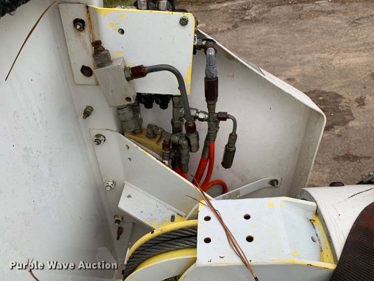 image for item DM1786 2002 Chevrolet C7500 bucket truck