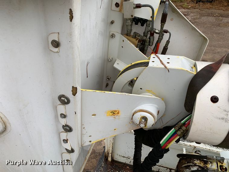 image for item DM1786 2002 Chevrolet C7500 bucket truck