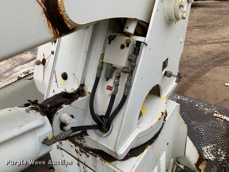 image for item DM1786 2002 Chevrolet C7500 bucket truck