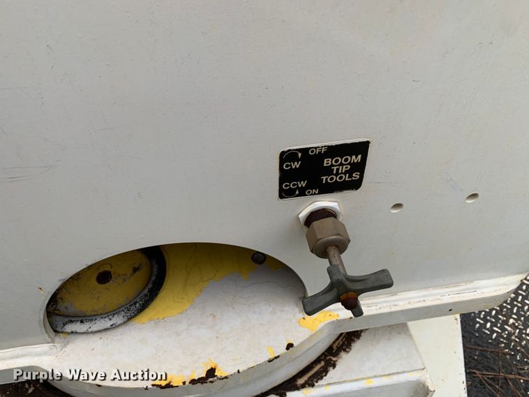 image for item DM1786 2002 Chevrolet C7500 bucket truck