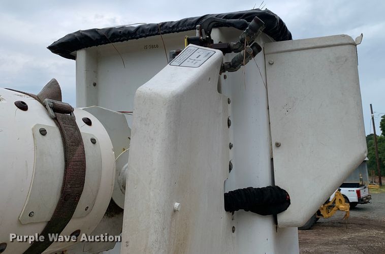 image for item DM1786 2002 Chevrolet C7500 bucket truck