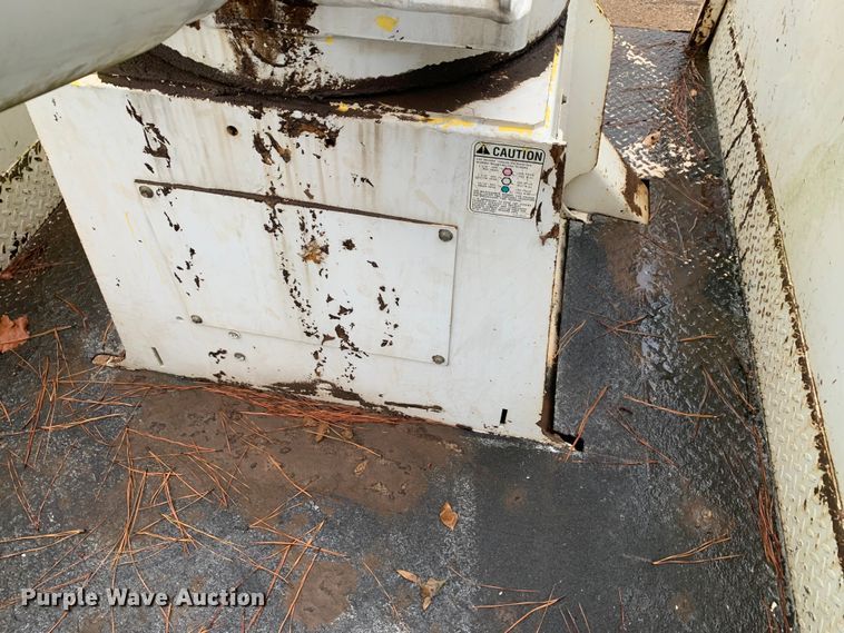 image for item DM1786 2002 Chevrolet C7500 bucket truck