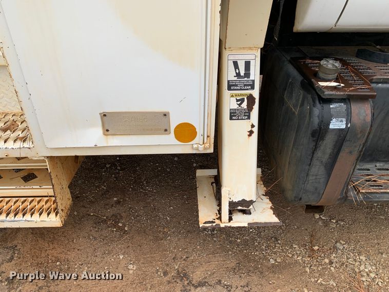 image for item DM1786 2002 Chevrolet C7500 bucket truck