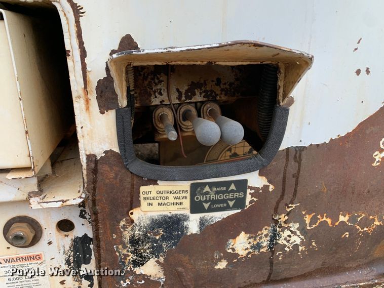 image for item DM1786 2002 Chevrolet C7500 bucket truck