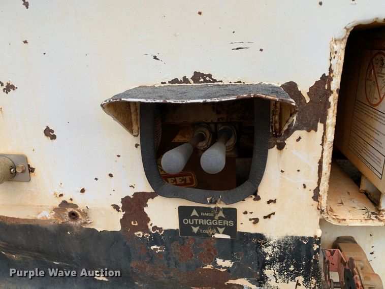 image for item DM1786 2002 Chevrolet C7500 bucket truck