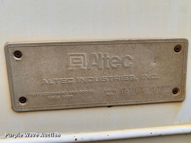 image for item DM1786 2002 Chevrolet C7500 bucket truck