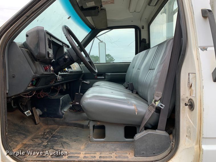 image for item DM1786 2002 Chevrolet C7500 bucket truck