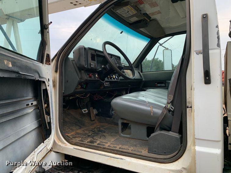 image for item DM1786 2002 Chevrolet C7500 bucket truck