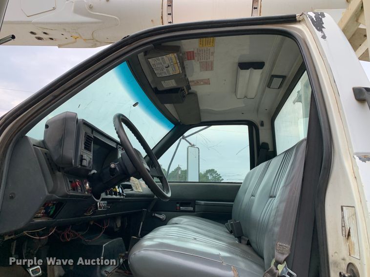 image for item DM1786 2002 Chevrolet C7500 bucket truck