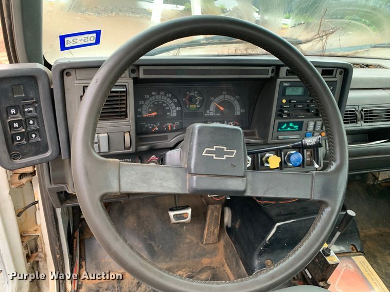 image for item DM1786 2002 Chevrolet C7500 bucket truck