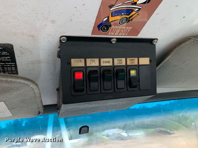 image for item DM1786 2002 Chevrolet C7500 bucket truck