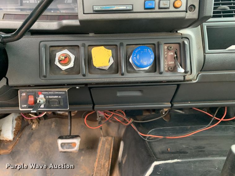 image for item DM1786 2002 Chevrolet C7500 bucket truck