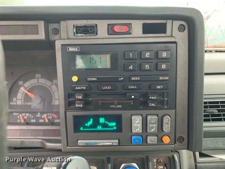 image for item DM1786 2002 Chevrolet C7500 bucket truck