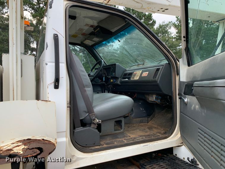 image for item DM1786 2002 Chevrolet C7500 bucket truck