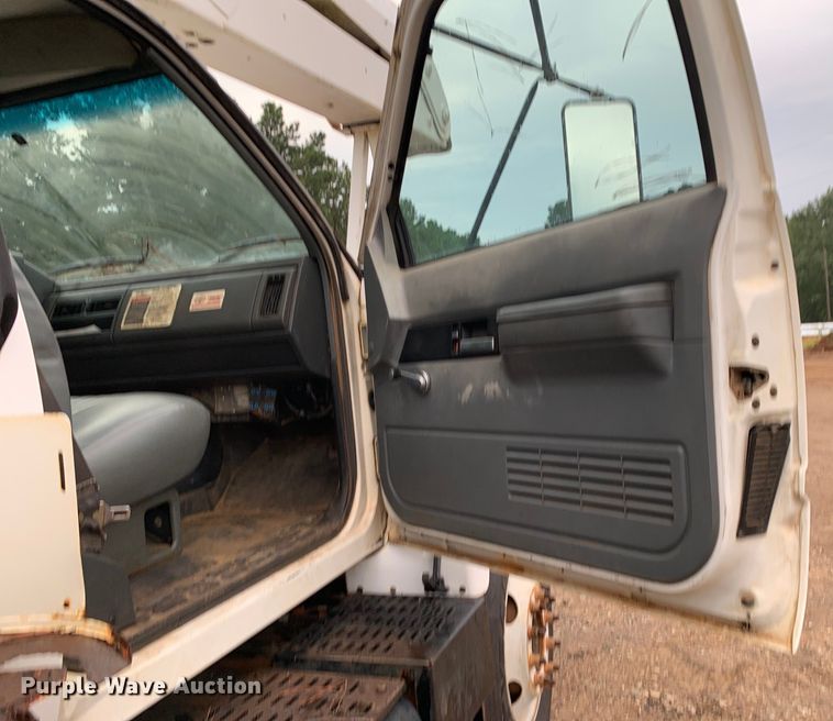 image for item DM1786 2002 Chevrolet C7500 bucket truck