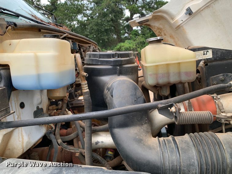 image for item DM1786 2002 Chevrolet C7500 bucket truck