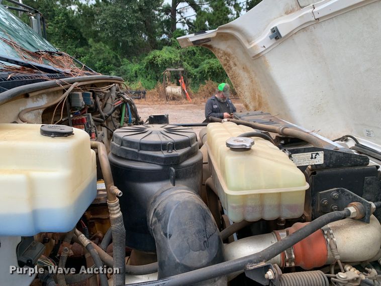 image for item DM1786 2002 Chevrolet C7500 bucket truck