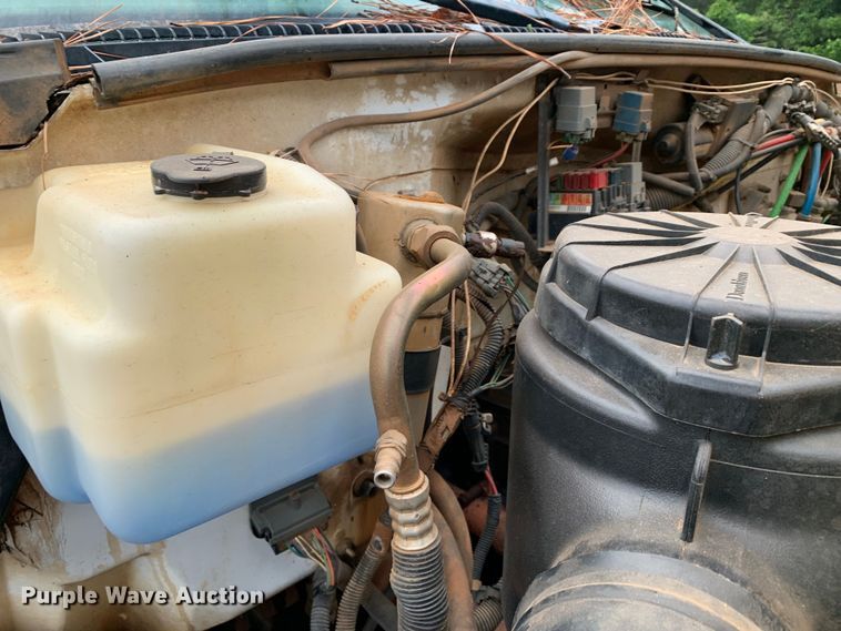 image for item DM1786 2002 Chevrolet C7500 bucket truck