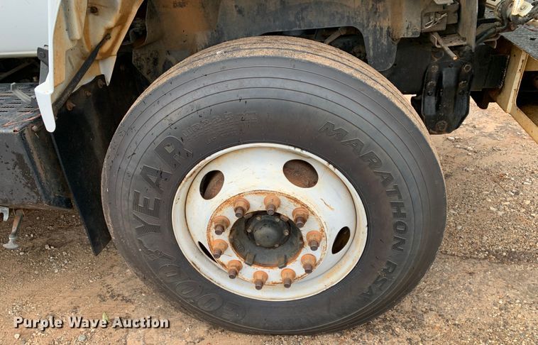 image for item DM1786 2002 Chevrolet C7500 bucket truck