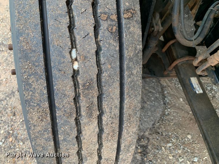 image for item DM1786 2002 Chevrolet C7500 bucket truck