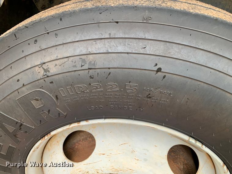 image for item DM1786 2002 Chevrolet C7500 bucket truck