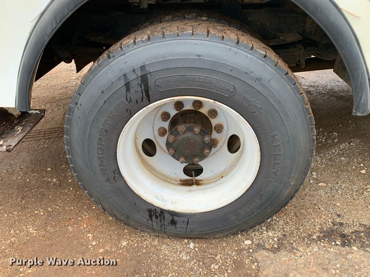 image for item DM1786 2002 Chevrolet C7500 bucket truck