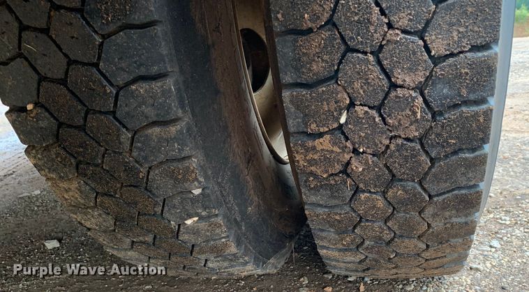 image for item DM1786 2002 Chevrolet C7500 bucket truck