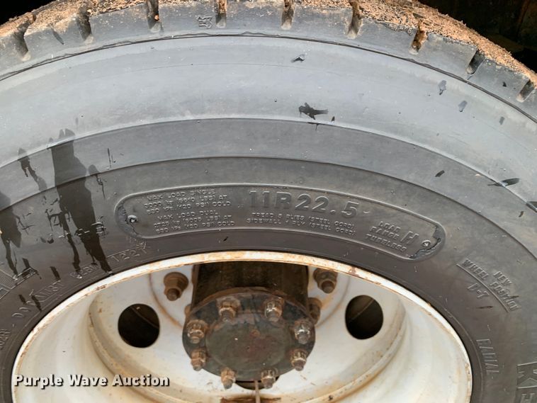 image for item DM1786 2002 Chevrolet C7500 bucket truck