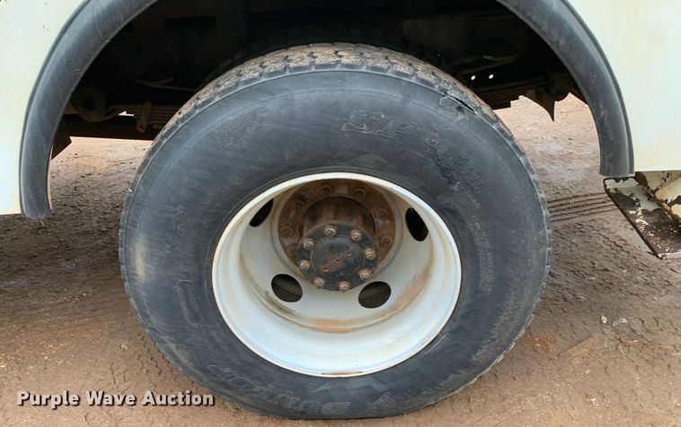 image for item DM1786 2002 Chevrolet C7500 bucket truck