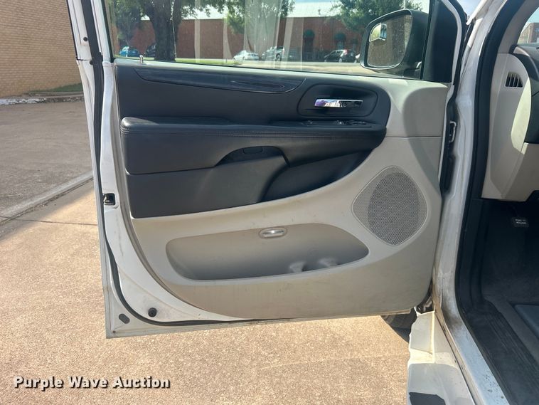 image for item DO6701 2016 Dodge Grand Caravan handicap accessible van