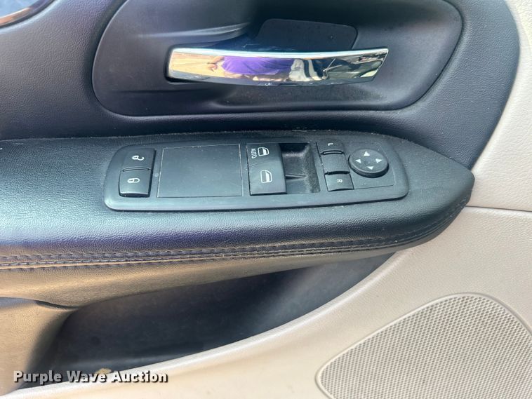 image for item DO6701 2016 Dodge Grand Caravan handicap accessible van