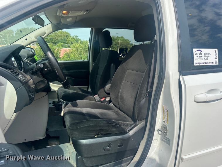 image for item DO6701 2016 Dodge Grand Caravan handicap accessible van