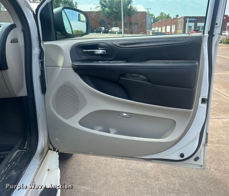 image for item DO6701 2016 Dodge Grand Caravan handicap accessible van