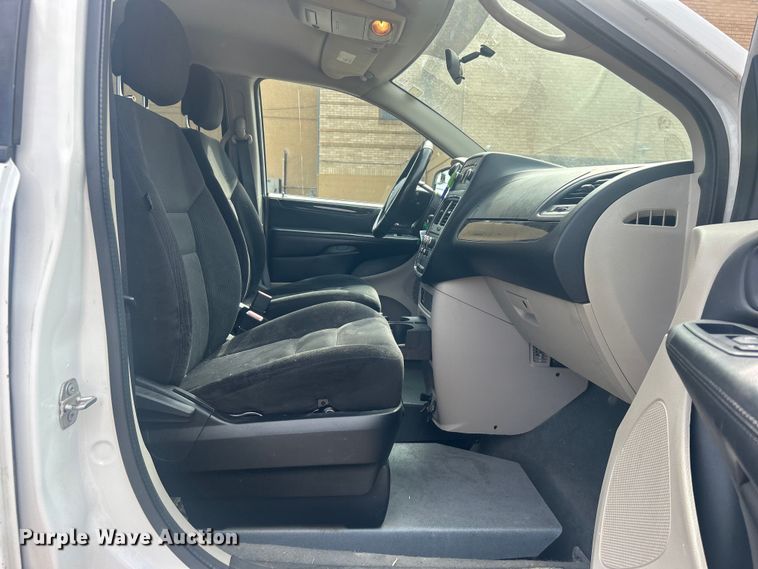 image for item DO6701 2016 Dodge Grand Caravan handicap accessible van