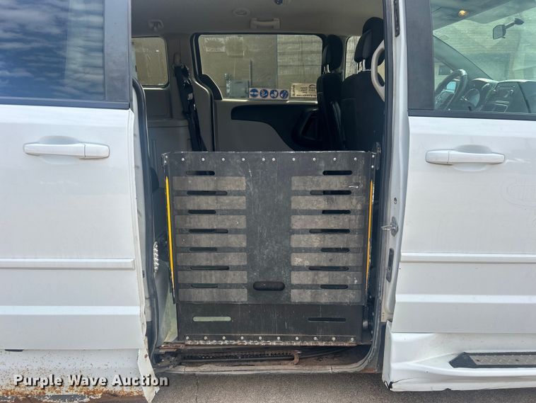 image for item DO6701 2016 Dodge Grand Caravan handicap accessible van