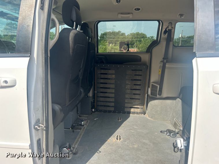 image for item DO6701 2016 Dodge Grand Caravan handicap accessible van