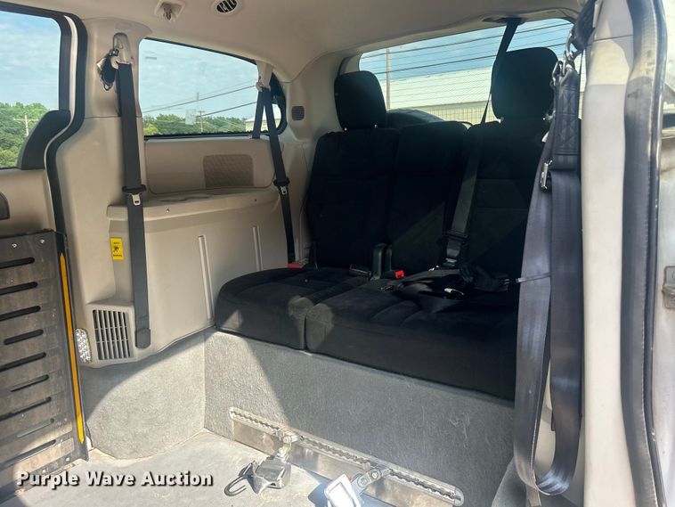image for item DO6701 2016 Dodge Grand Caravan handicap accessible van