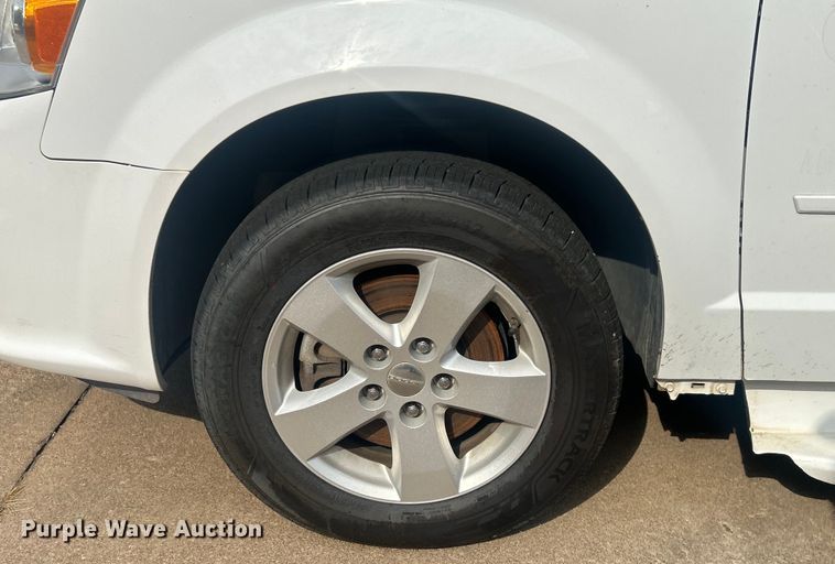 image for item DO6701 2016 Dodge Grand Caravan handicap accessible van