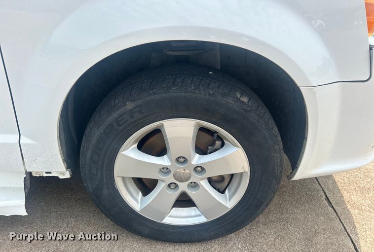 image for item DO6701 2016 Dodge Grand Caravan handicap accessible van