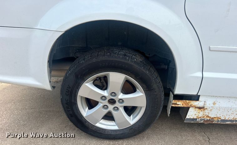 image for item DO6701 2016 Dodge Grand Caravan handicap accessible van
