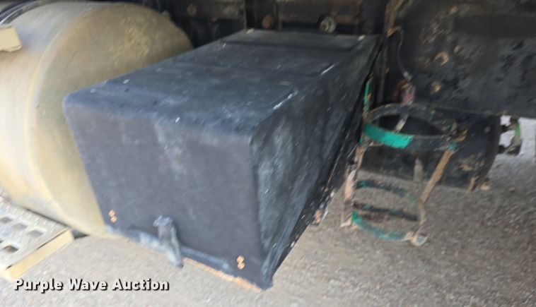 image for item DQ4620 2000 Sterling LT9500 dump truck